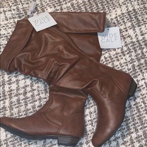 6.5 boots in the color brown.